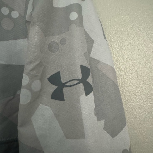 UNDER ARMOUR 1/4 Zip Hooded Windbreaker - Men's Size Medium - Gray Camo - Picture 3 of 13